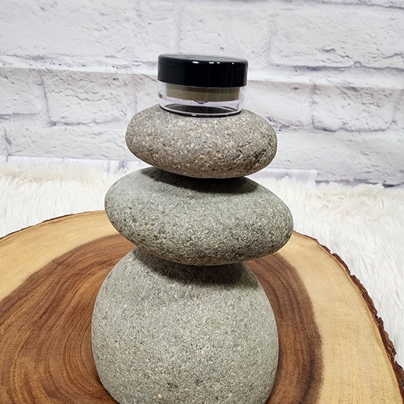 FREEDOM Savvy Minerals by Young Living-Eyeshadow - Picture 4 of 11